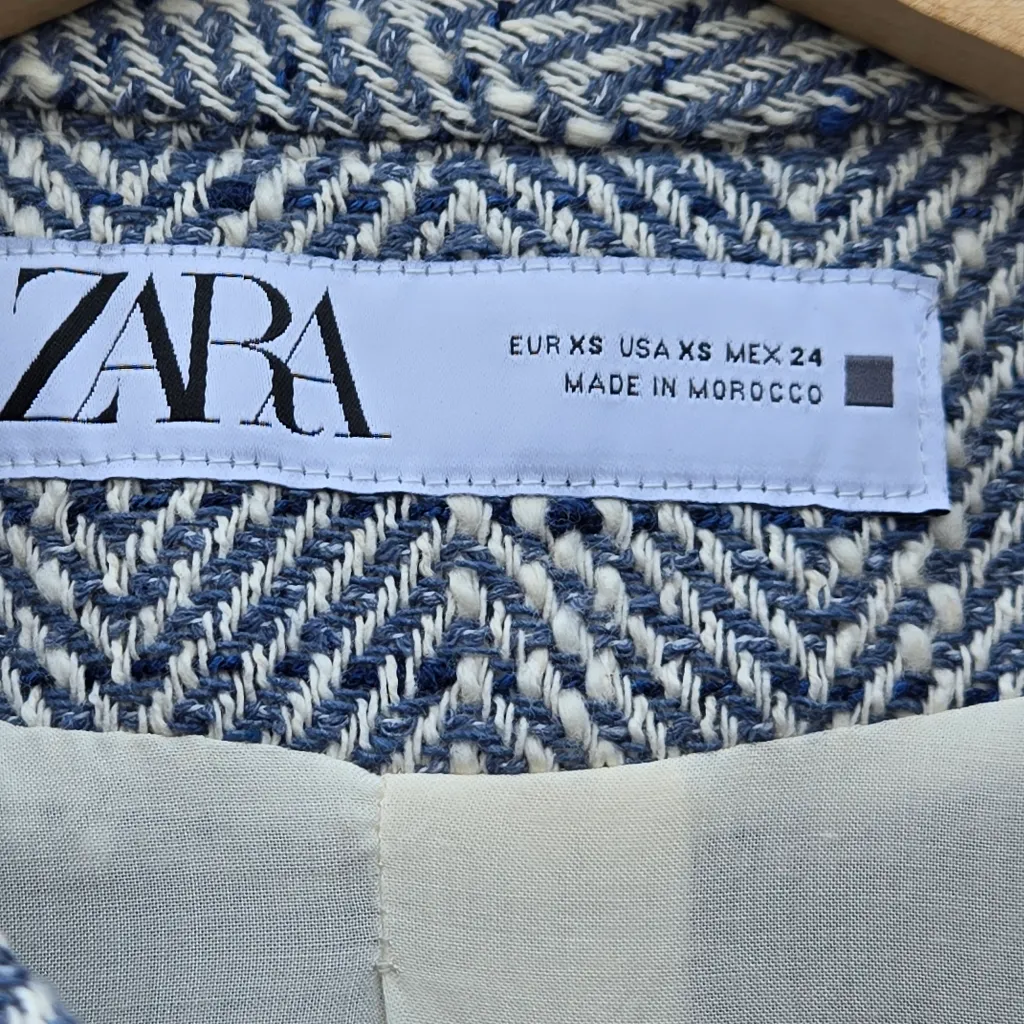 NEW  Herringbone Tweed Short Jacket Size XS Blue W/Gold Buttons - Image 6