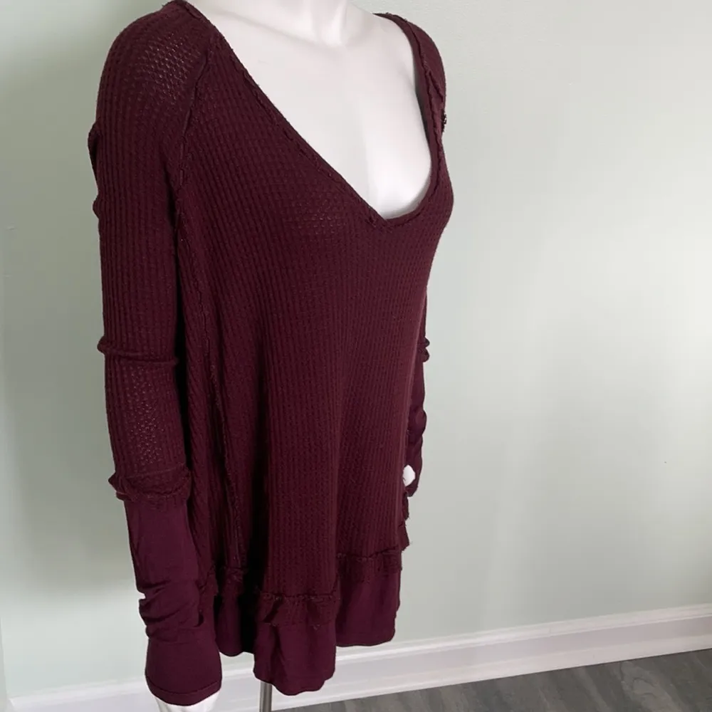 We the Free Wine Laguna thermal cranberry with thumb holes oversize small v neck - Image 6