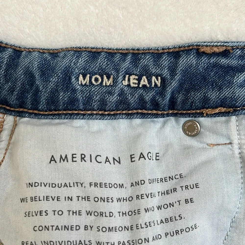 American Eagle Women’s Distressed Mom Jean Size 4 LONG - Image 10