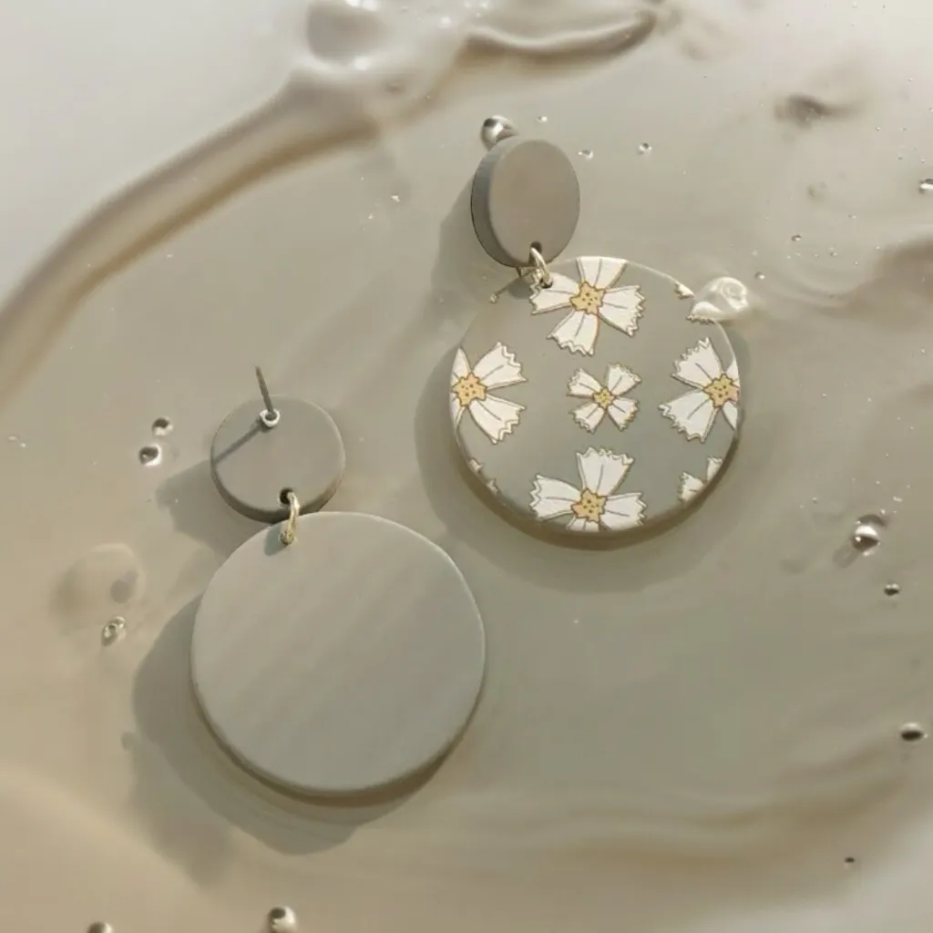 Adorable Elegant Classic Grey‎ Round Shape White Flower Dangle Acrylic E… Gray - Image 5