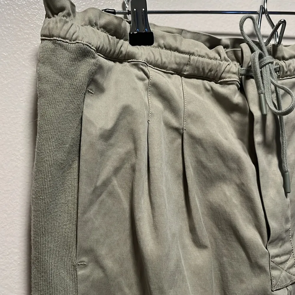 ALICE + OLIVIA Liliana Cuff Pleated Paperbag Pant, Sage Green, Size L/XL - Image 8