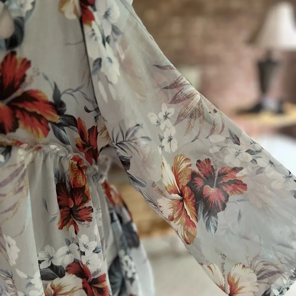 Gimmicks by BKE Floral Cold Shoulder High Low Grey Top XS Boho Peasant Flowy Mod - Image 7