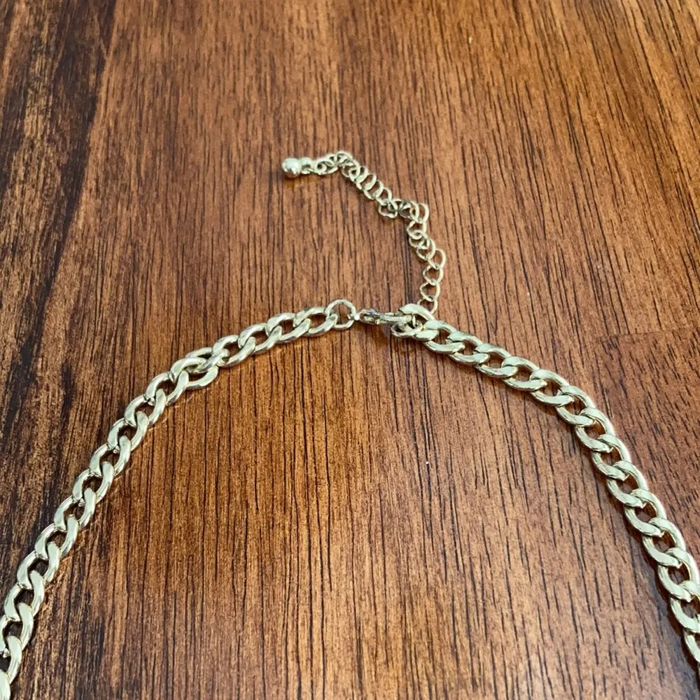 NEW J. Crew Gold Floral Statement Short Chain Necklace Yellow Daisies NWOT - Image 4