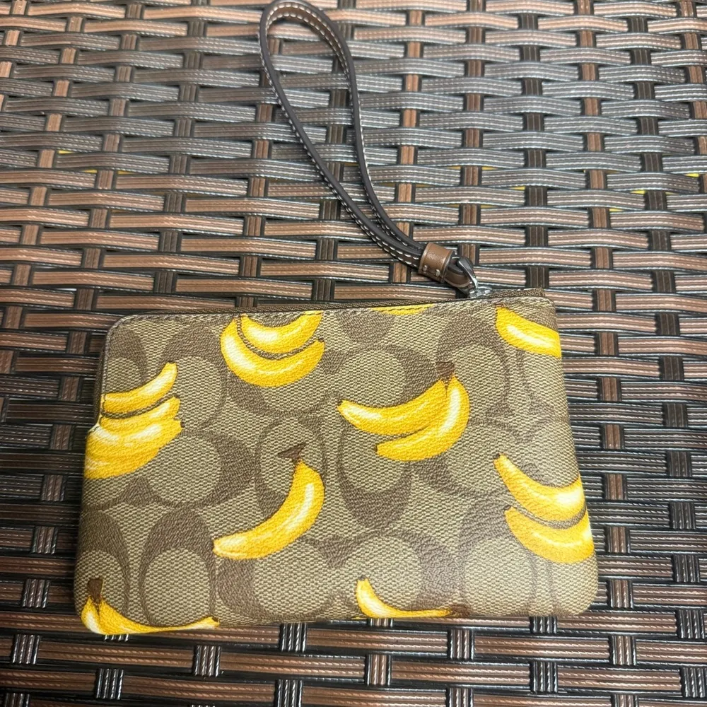 coach Corner Zip Wristlet In Signature Canvas With Banana Print cr820 - Image 2