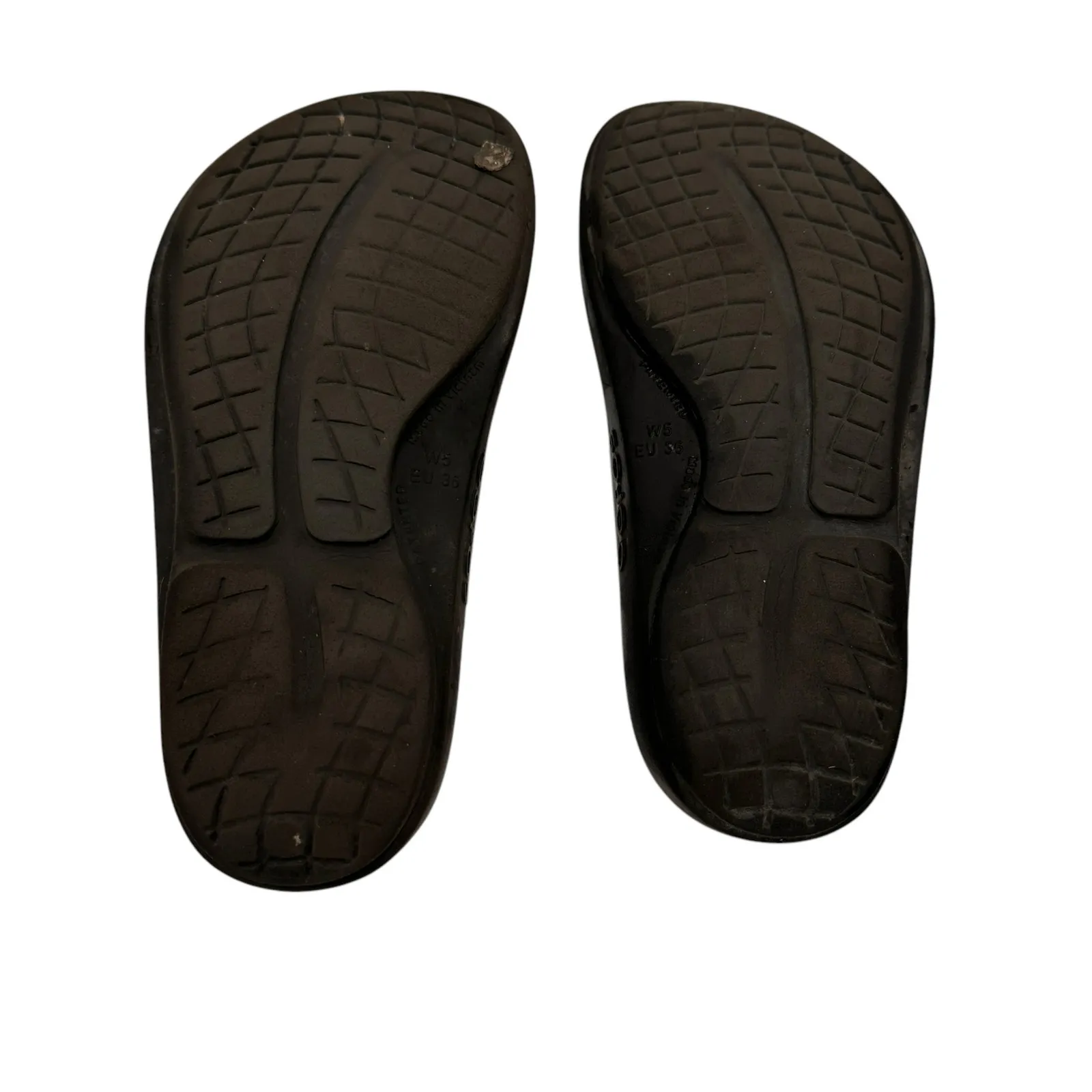 OOFOS OOlala Recovery Black Thong Sandals Size 5 / 36 - Image 6