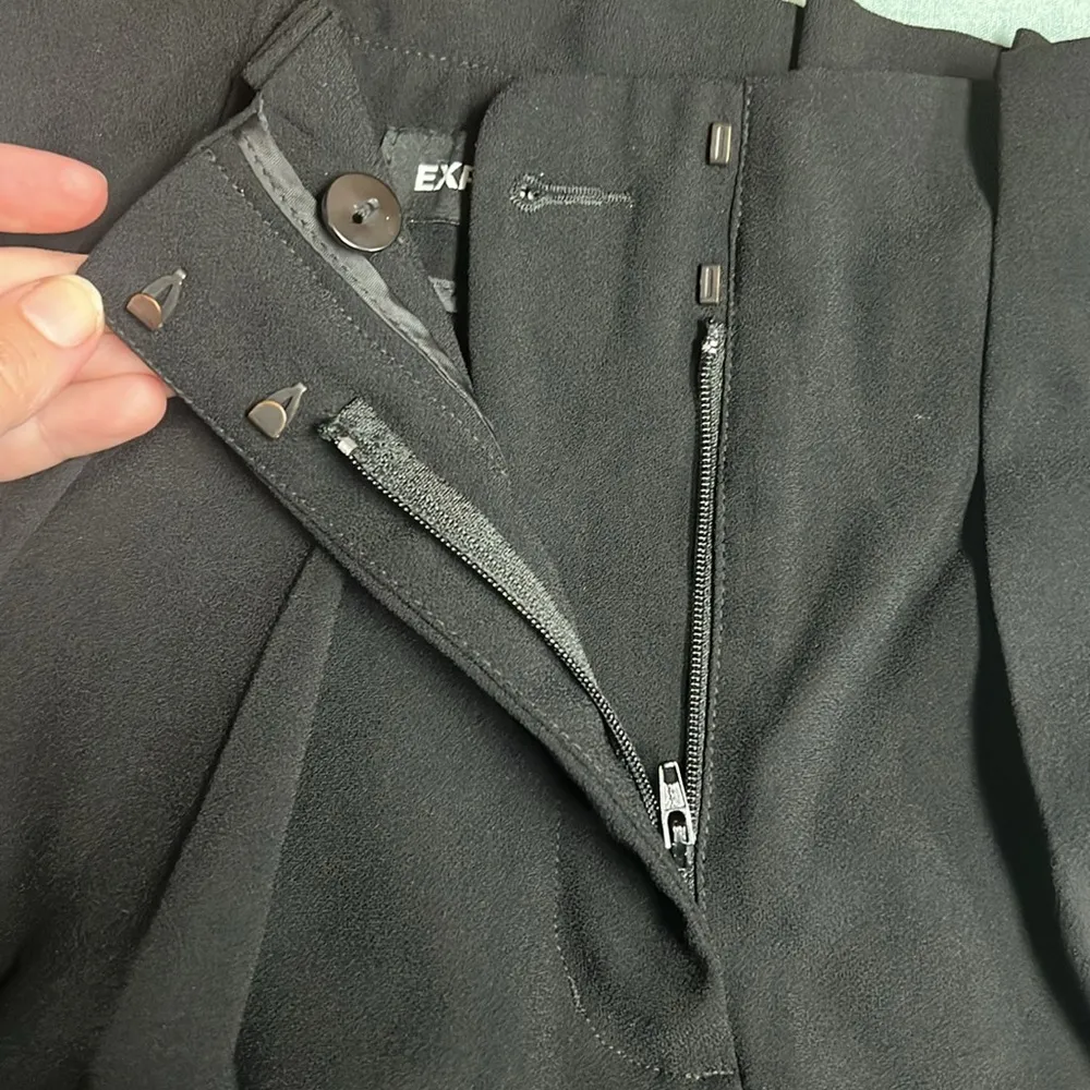 Express Super High Rise Pleated Shorts - Image 9