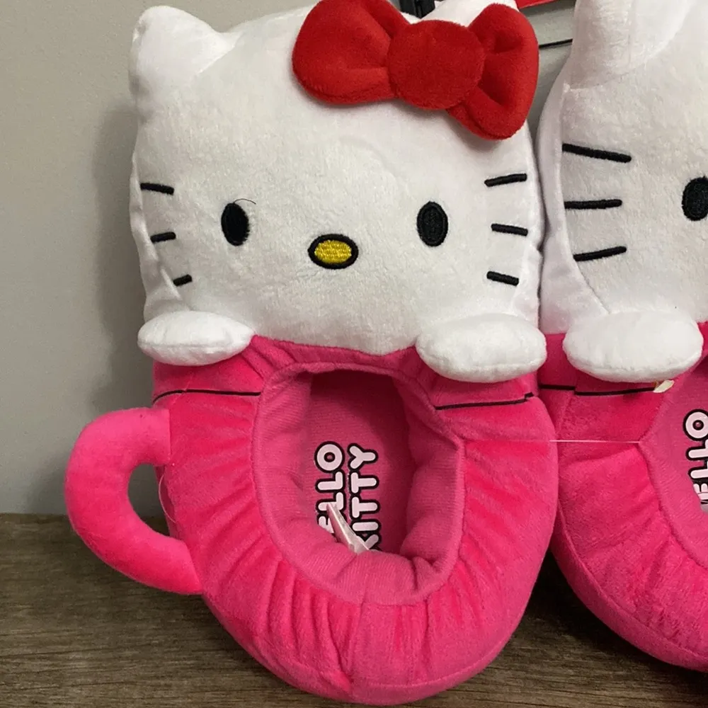 Hello Kitty by Sanrio New! Women’s Indoor/outdoor slip on slippers size 9 - Image 2