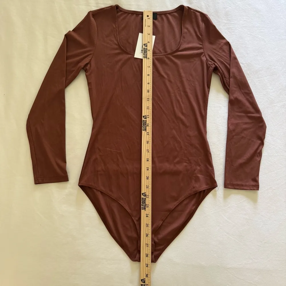 NEW MYNTA Ribbed Long Sleeve Bodysuit Brown Size Medium Petite NWT - Image 2