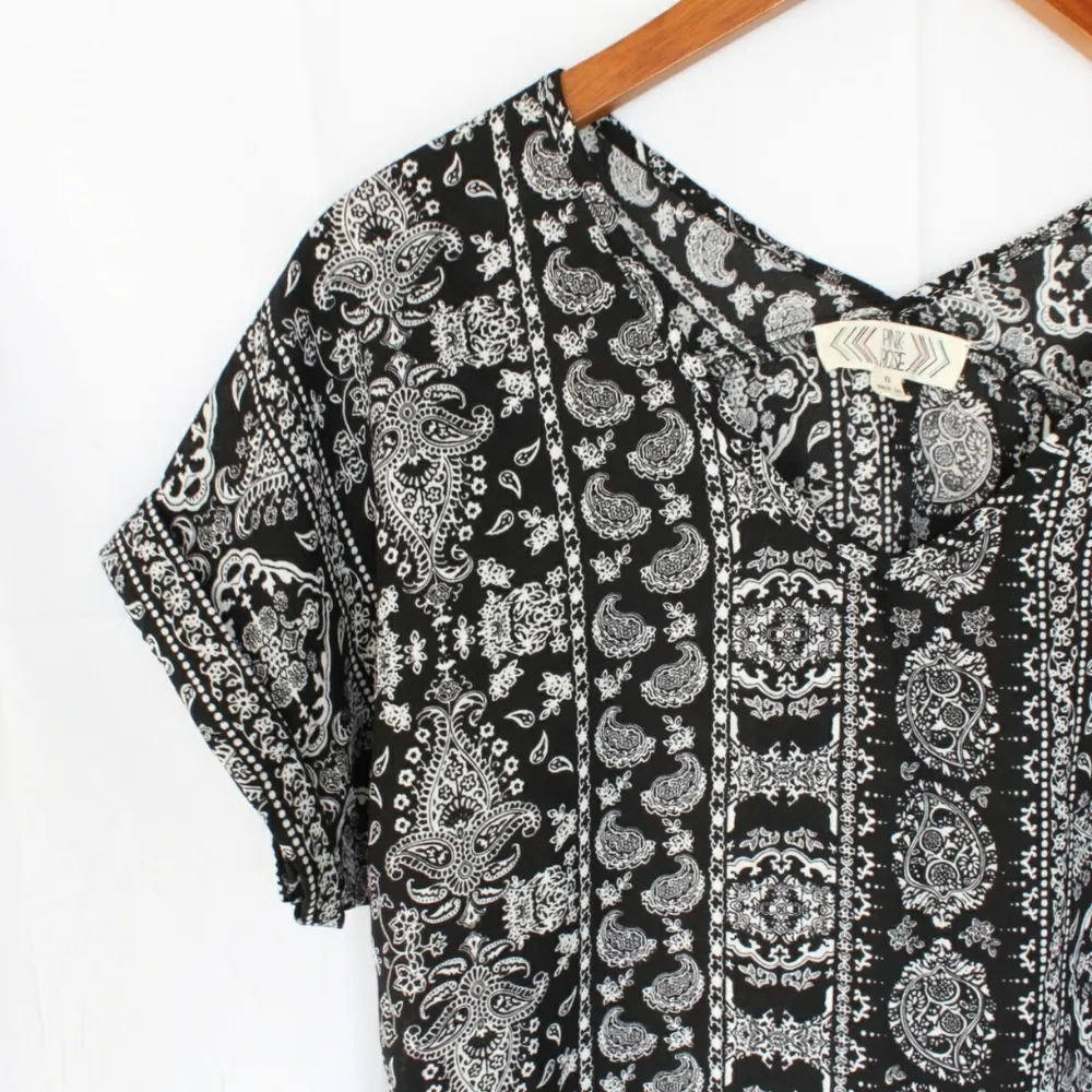 Pink Rose | B&W Patterned Short Sleeve - Image 3