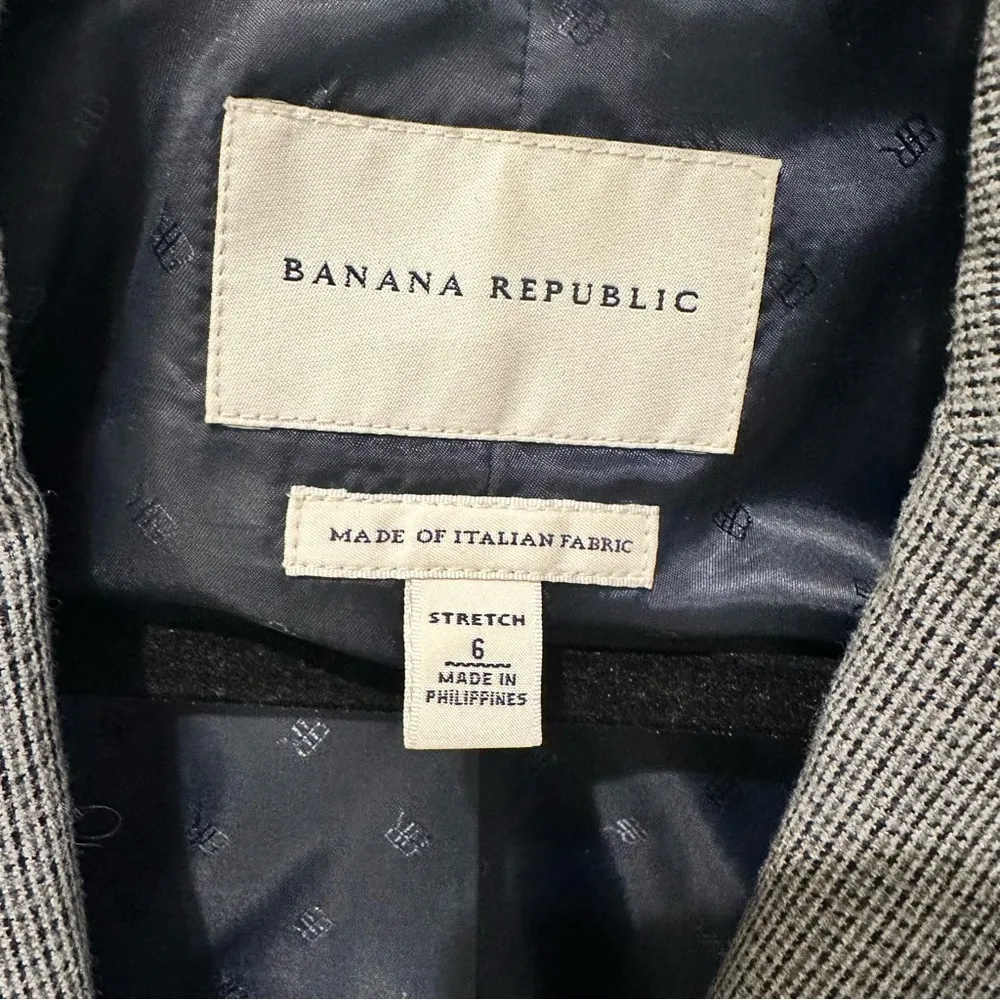 EUC Banana Republic Women’s Blazer made of Italian Fabrics - size 6 - Image 3