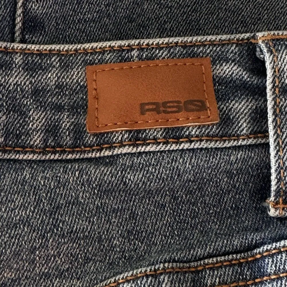 RSQ SZ 27 High-Rise Straight Jeans Zip-Fly Frayed Hems Stretch Medium Wash Blue - Image 7