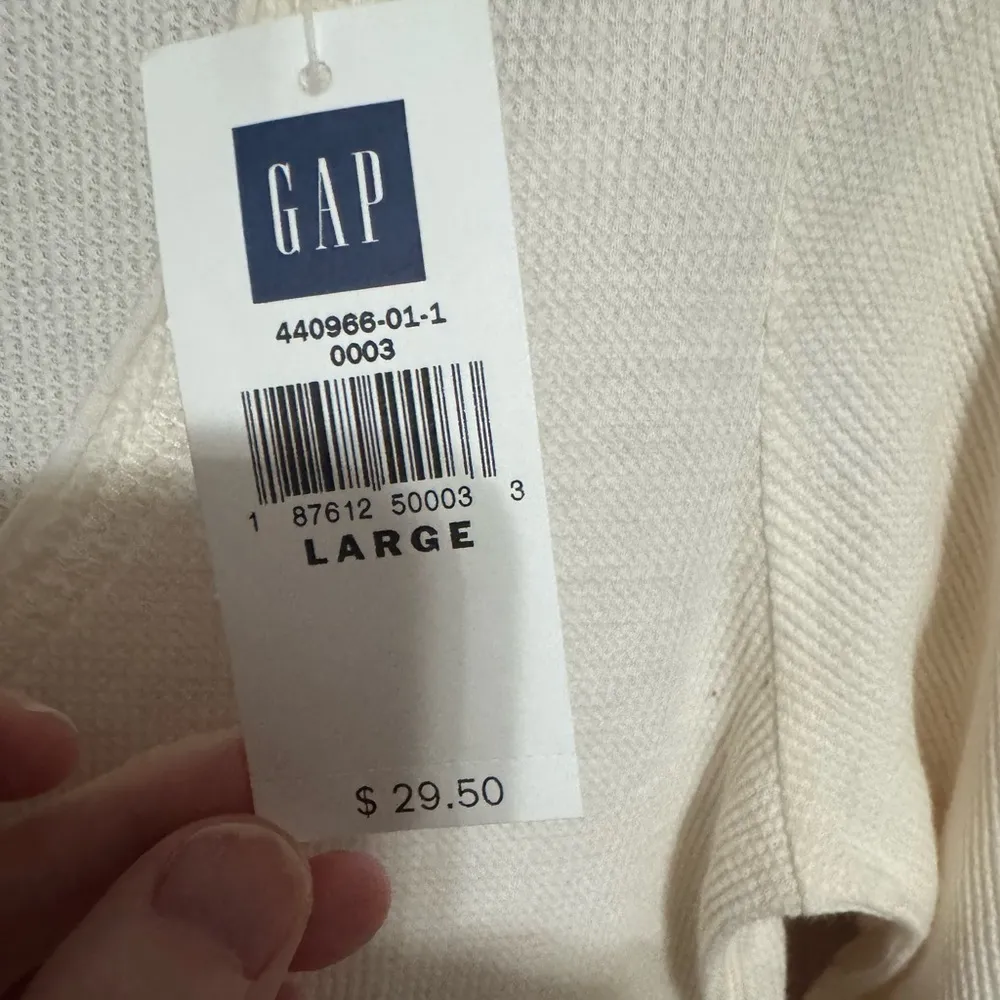 Long sleeved waffle knit size large NWT Gap - Image 2