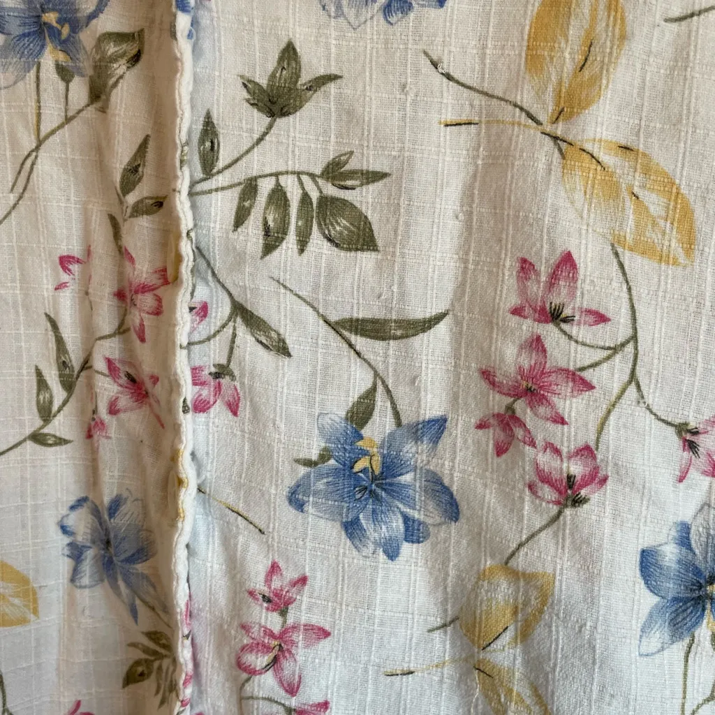 Erika II Women's 2X Vintage 90s White Pastel Floral Short Sleeve Button Up Shirt - Image 3