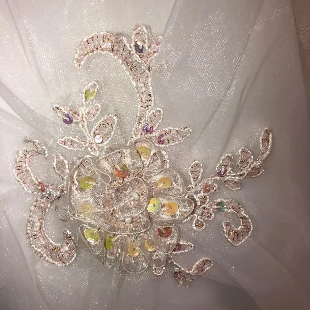 White ballgown - Image 8