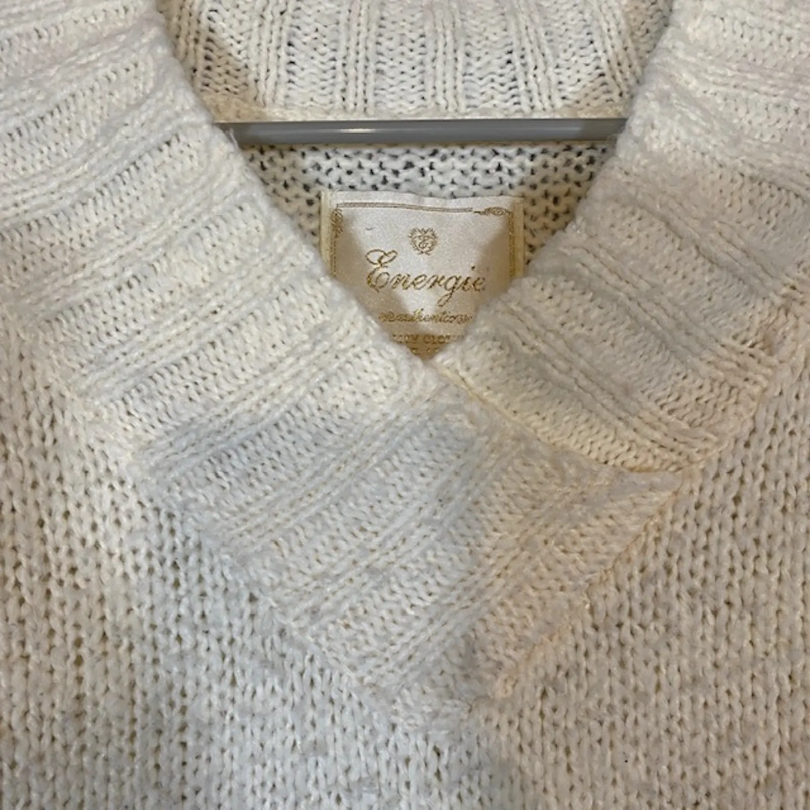 Energie Women’s Cream V-Neck Knit Pullover Sweater Size Medium - Image 9