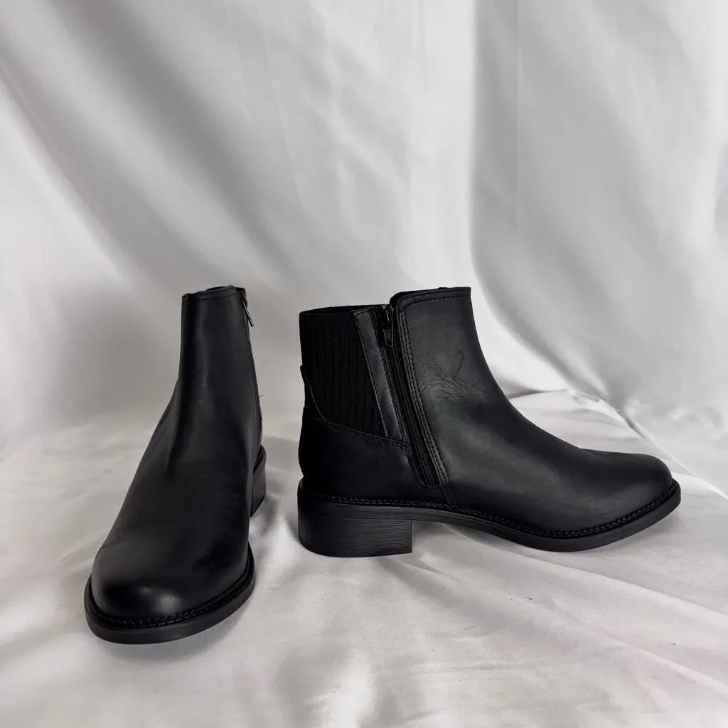 Clarks Black Chelsea Ankle‎ Boots Sleek Design - Image 5