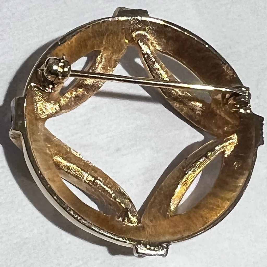 Elegant Gold & Silver Diamond Brooch - Image 6