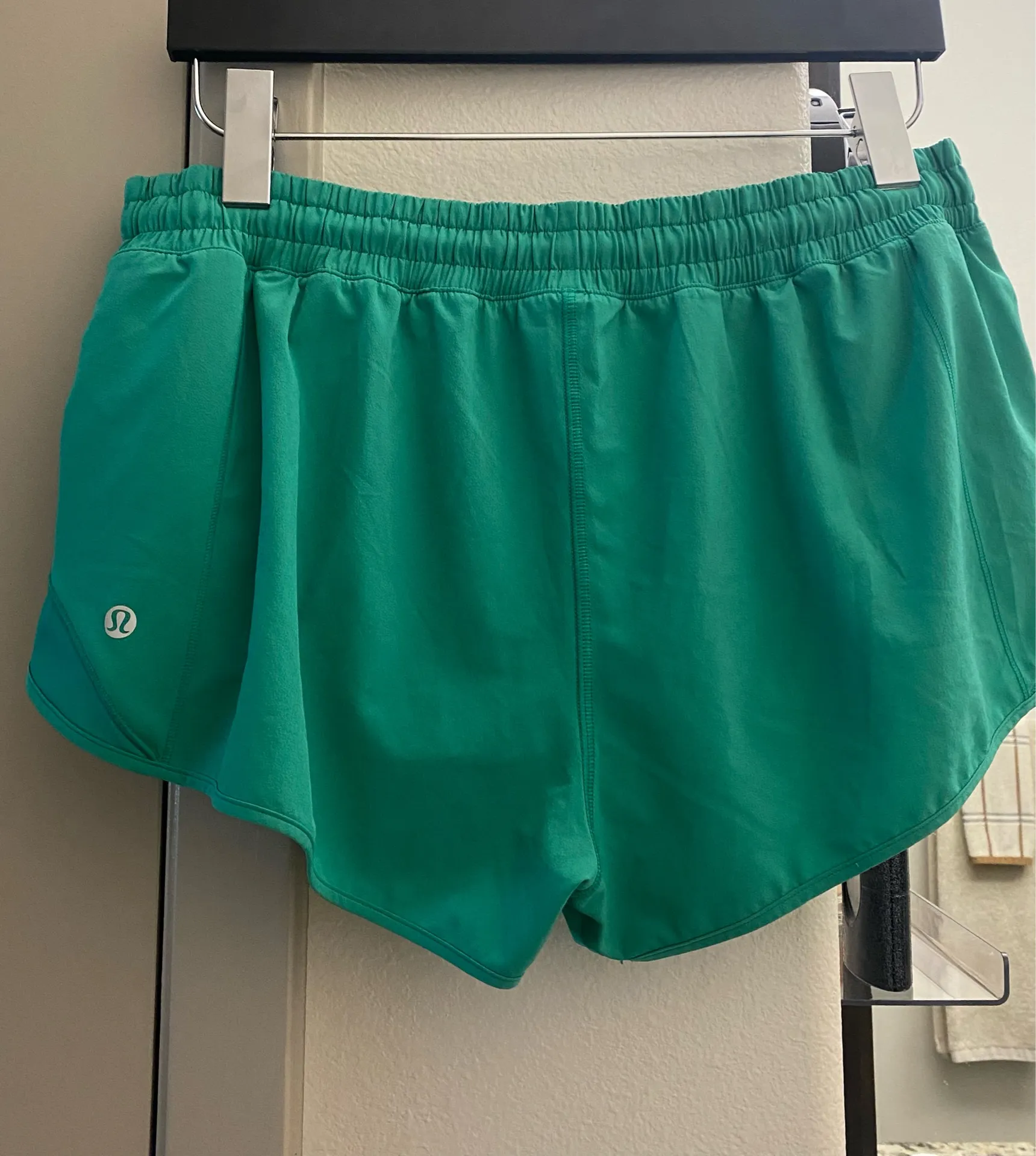 Lululemon Hotty Hot 2.5" Low-Rise Lined - Image 2