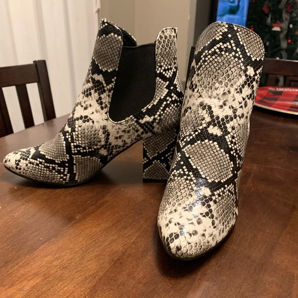 Snake skin Booties Black Size 10 - Image 4