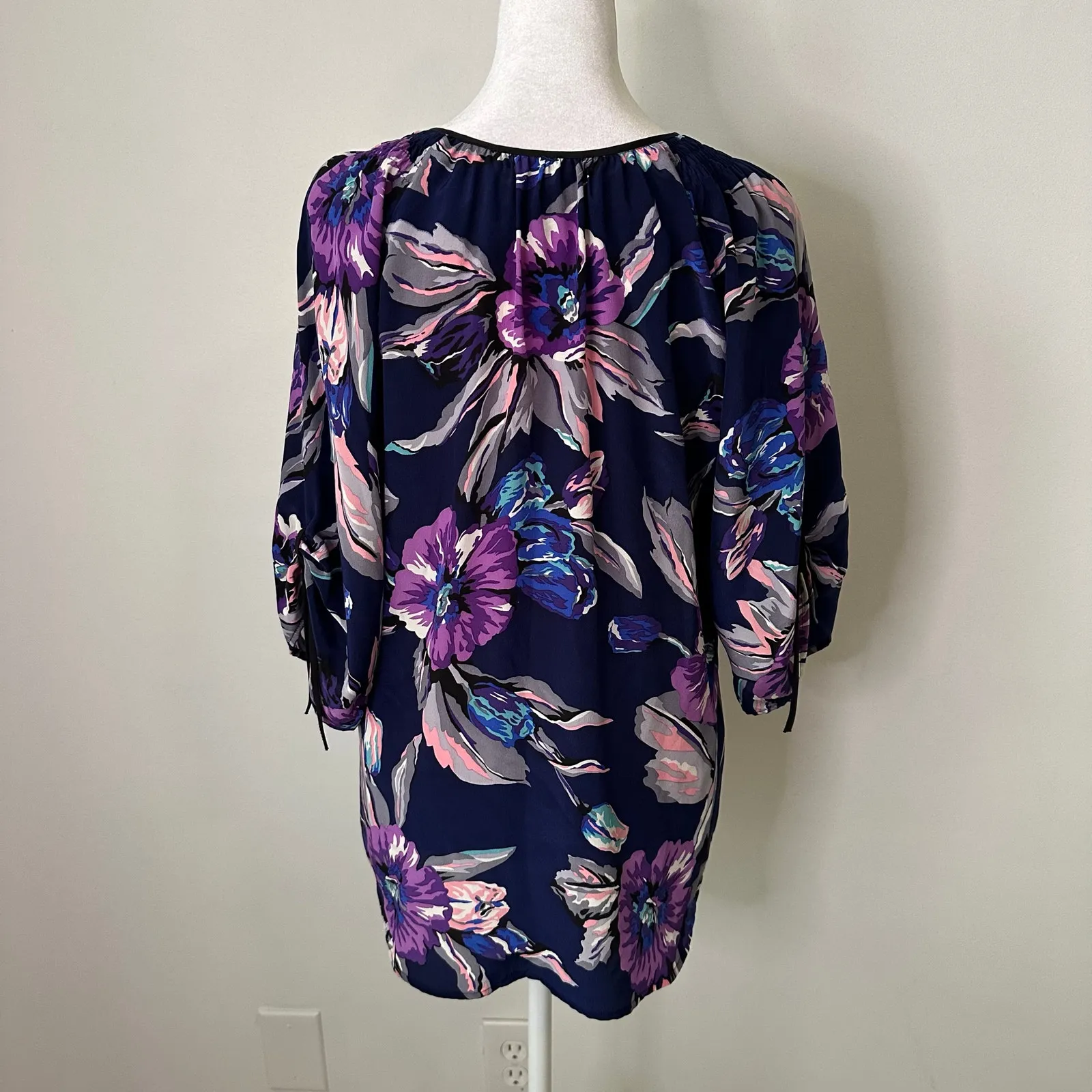 Yumi Kim navy blue floral silk 3/4 sleeve top size XS - Image 4