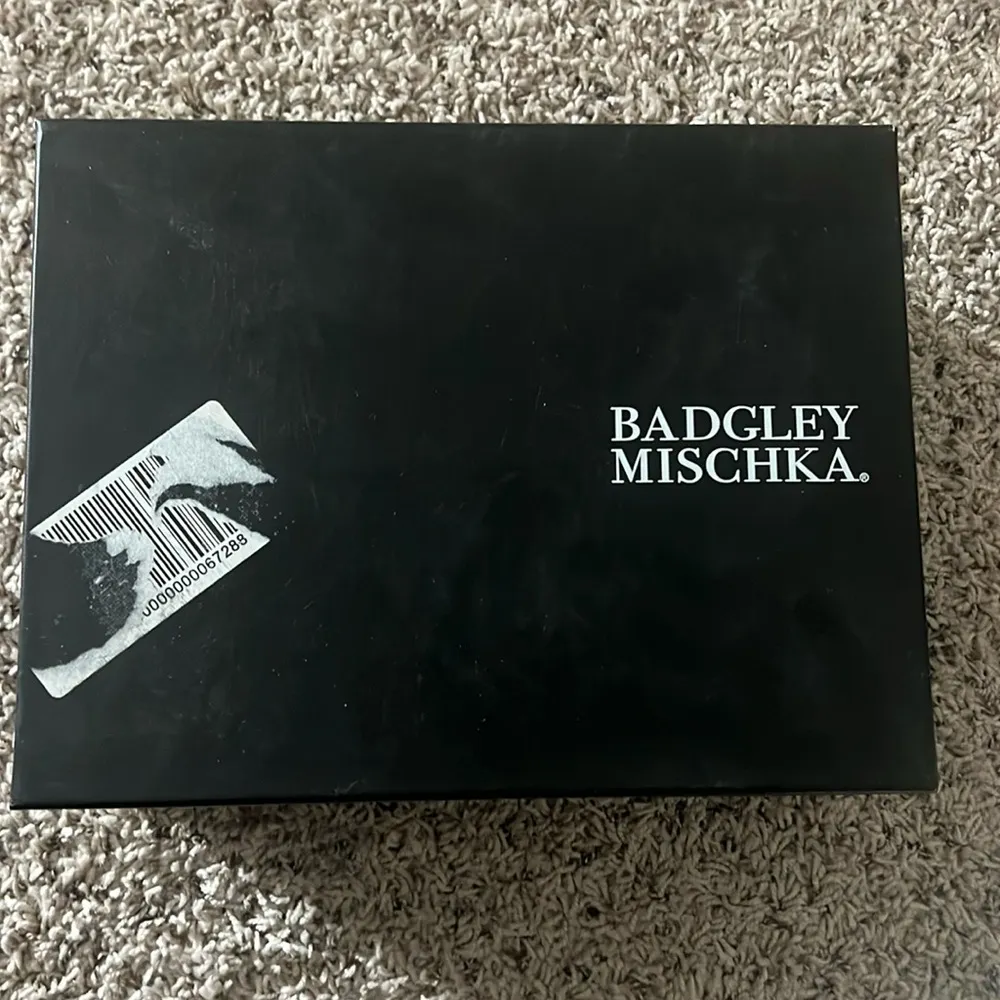 Badgley Mischka Poppy Heeled Sandals in Silver, Size 7 New in Box + Dust Bag - Image 10