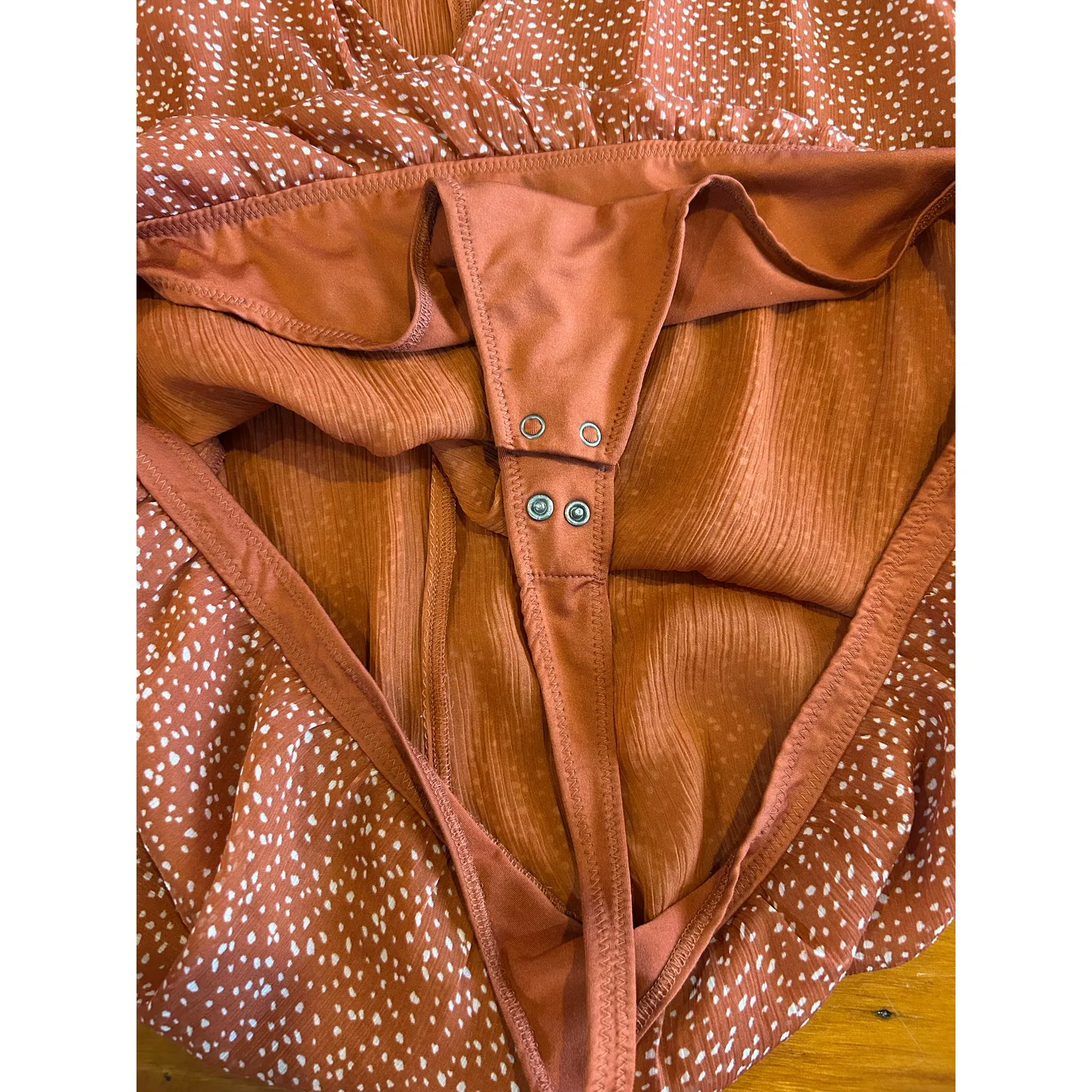 Abercrombie & Fitch bodysuit size XL rust brown polkadot v neck sheer sleeve - Image 9