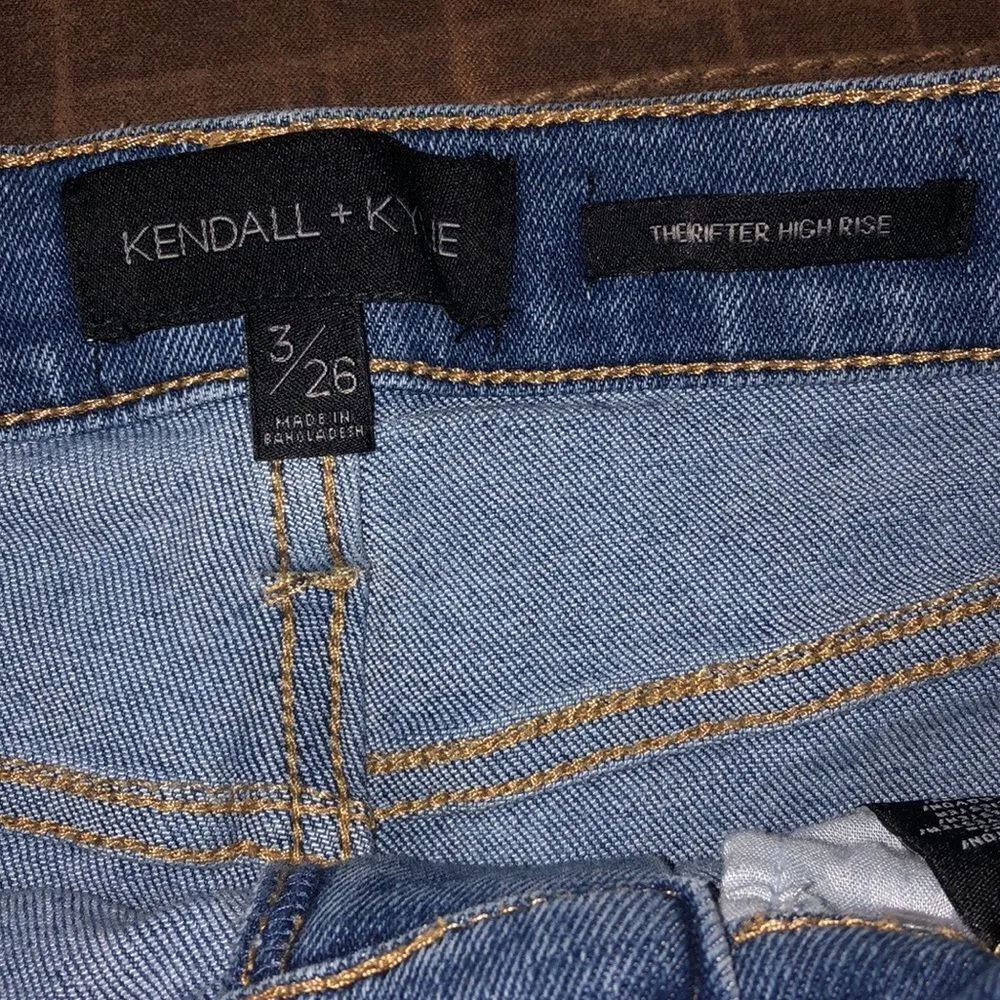 Kendall and Kylie the drifter high rise Jean shorts size 3 - Image 3