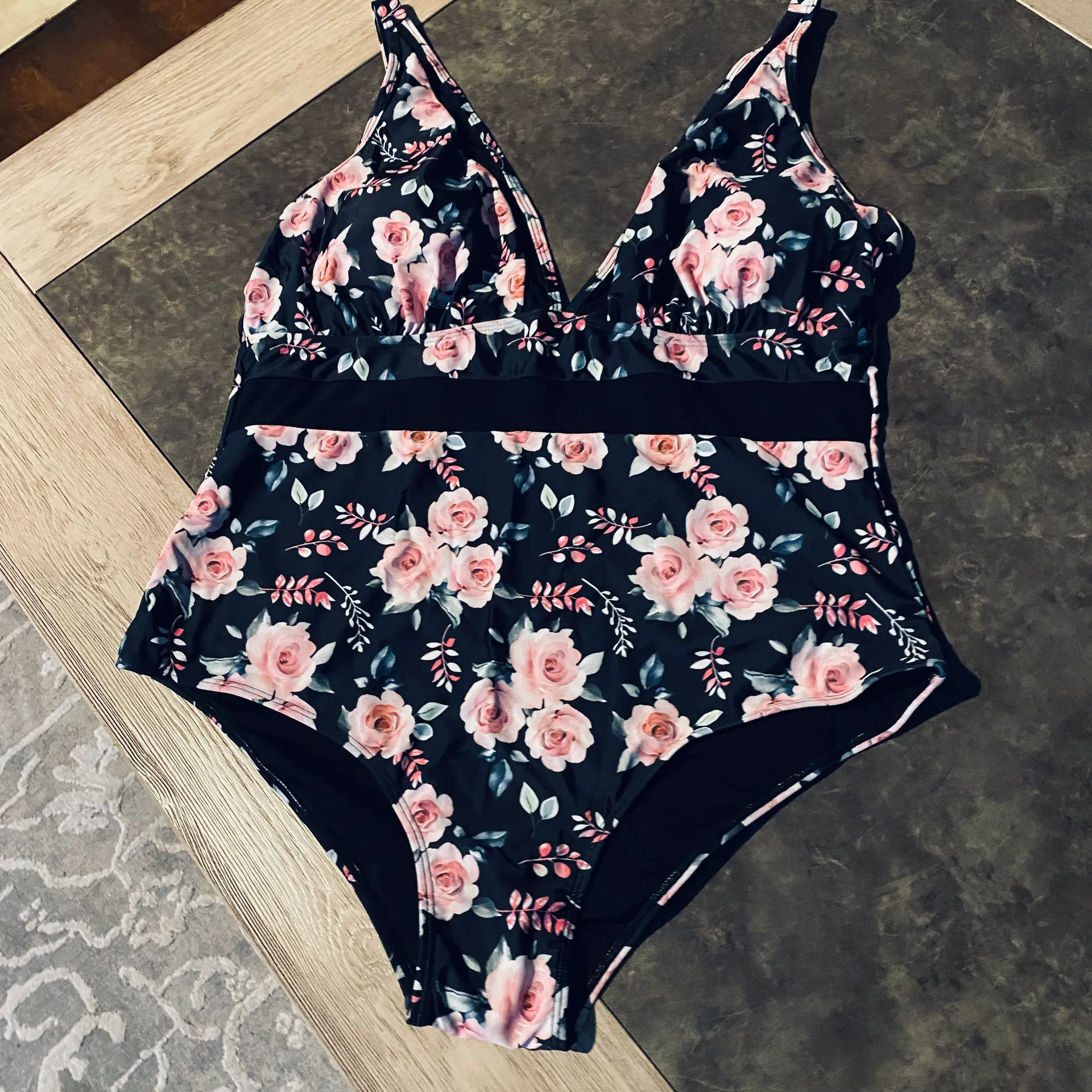 Summer Mae Plus Size V Neck  Swimsuits for Wom - Image 8