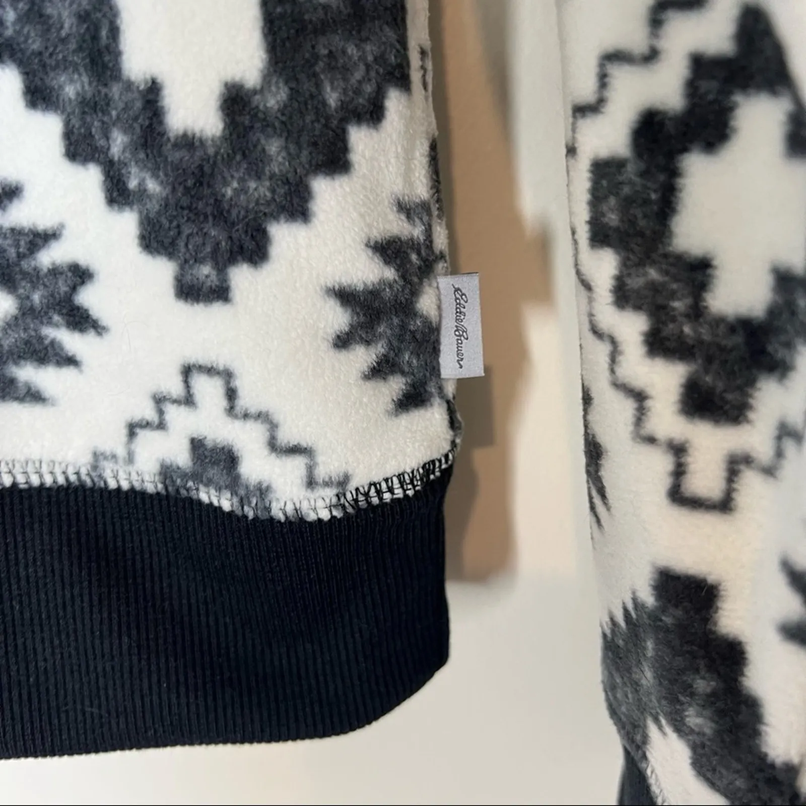 Eddie Bauer sweatshirt M black white crew geometric print fleece pullover - Image 7