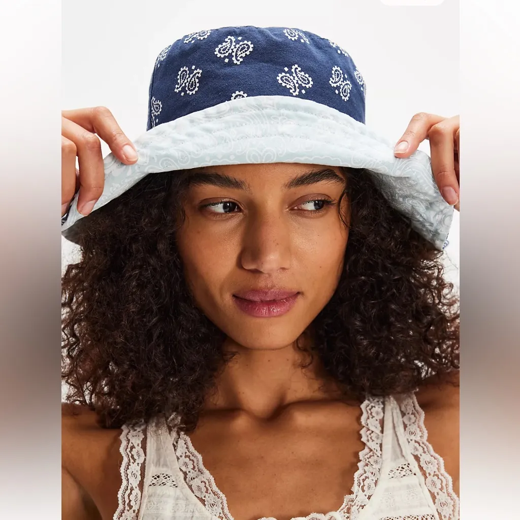 Free People Bandana Bucket Hat in Blueberry One Size NWT Retail $38 - Image 2