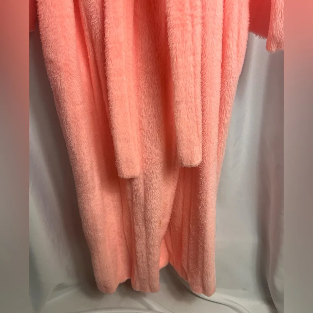 Vintage 1970’s Evelyn Pearson Long Robe Pink Belt Faux Fur Chevron Tie Size M Size M - Image 7