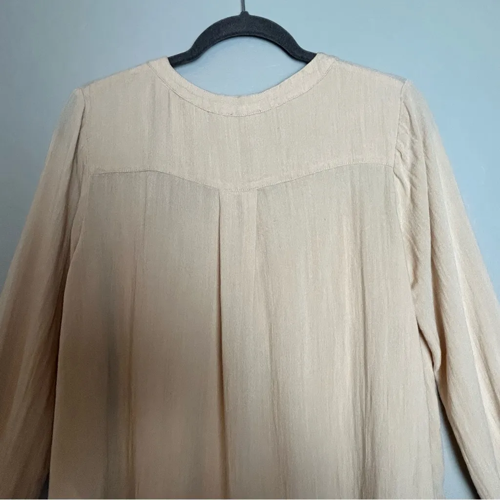 ⭐️Kori beige henley style button up blouse size medium - Image 7