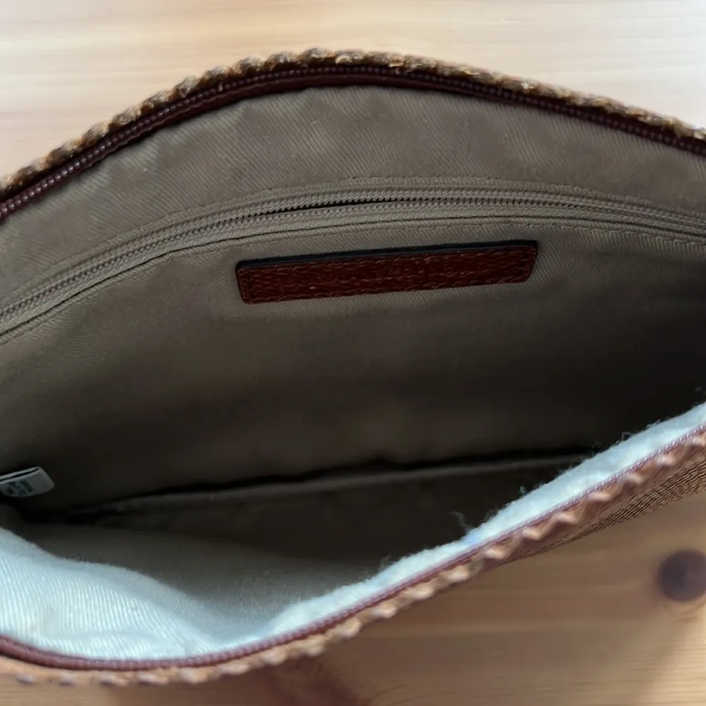 Banan Republic Clutch - Image 4