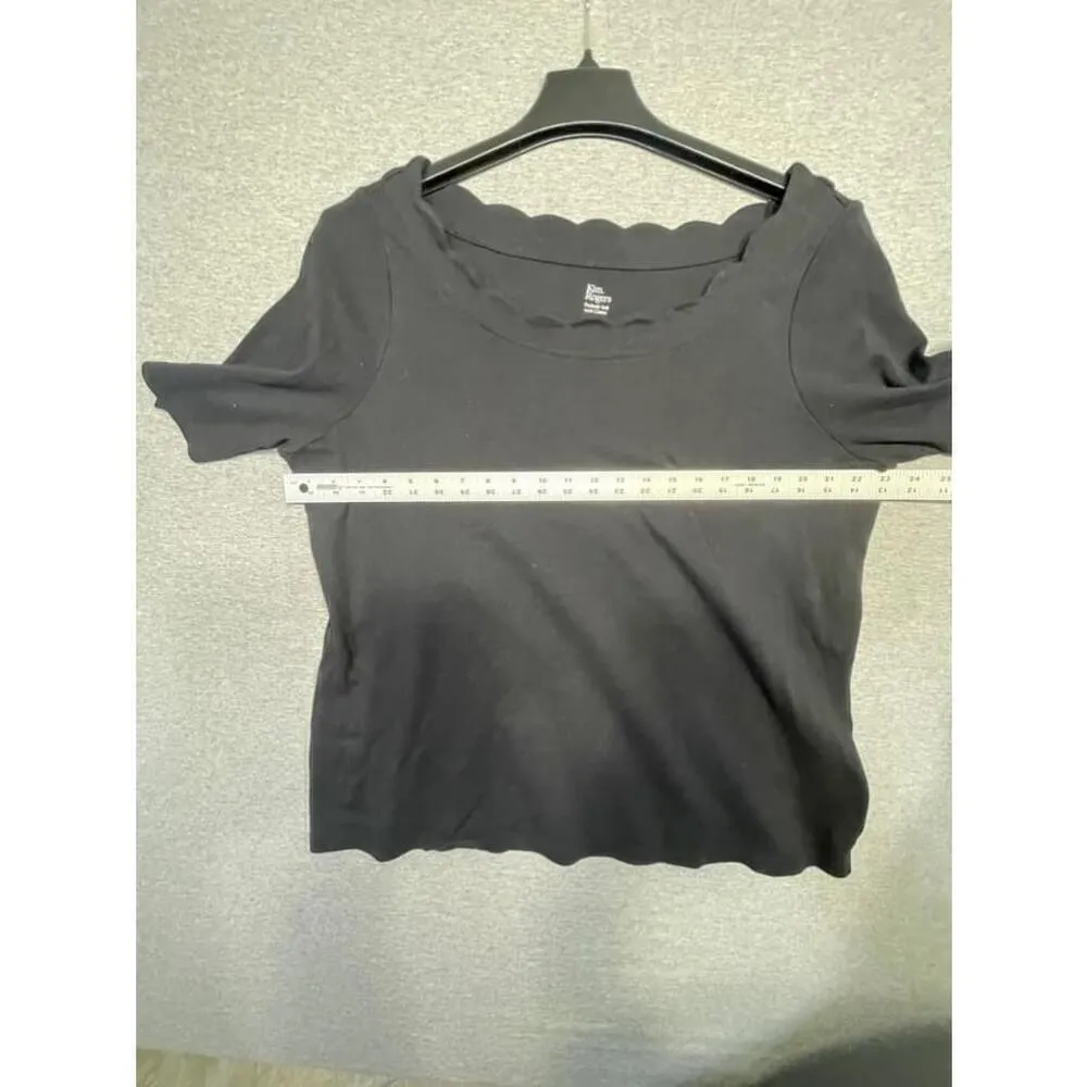 3 for $25.
Women's Kim Rogers Black Scallop Neck T-Shirt Size XL - Image 3
