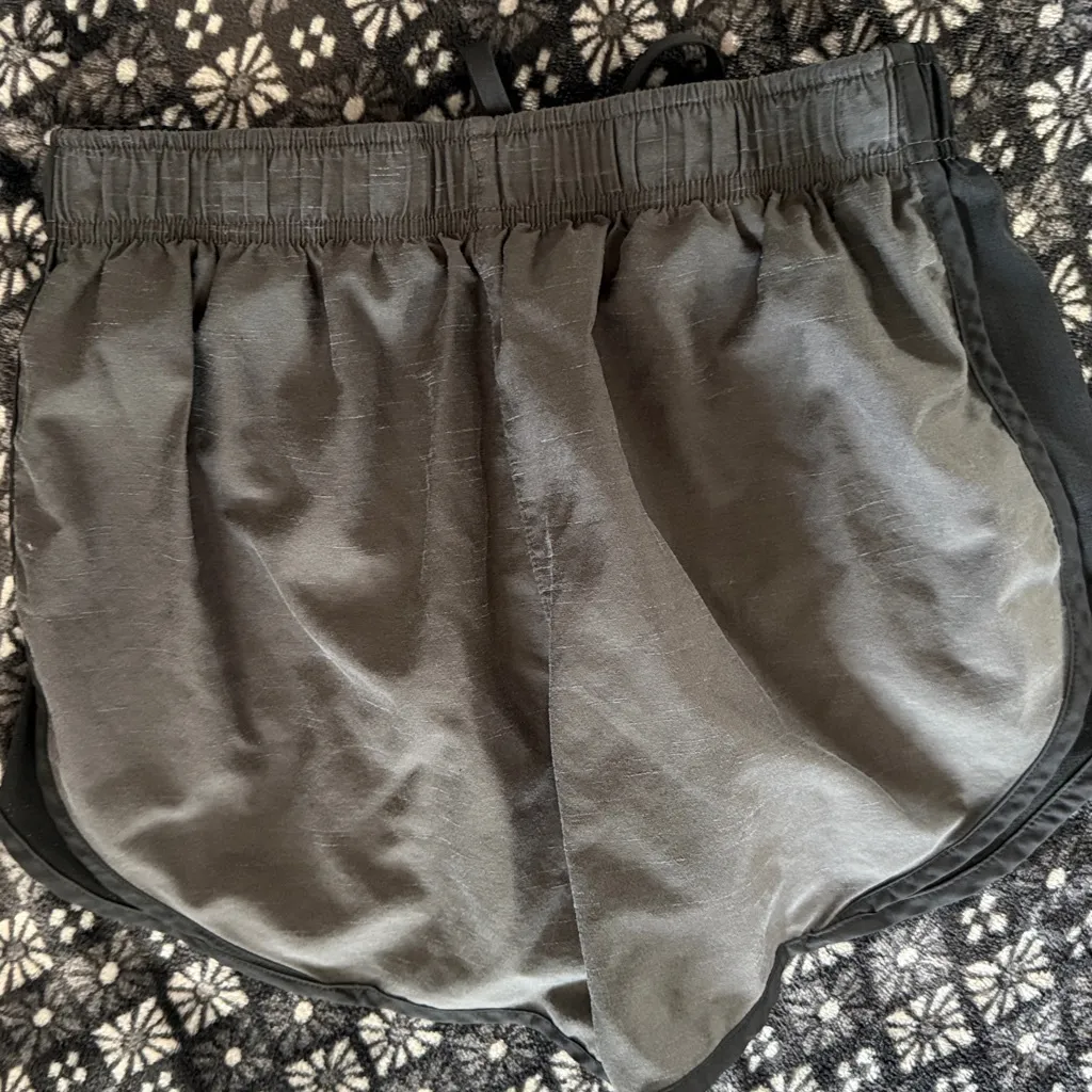 Nike running shorts - Image 4