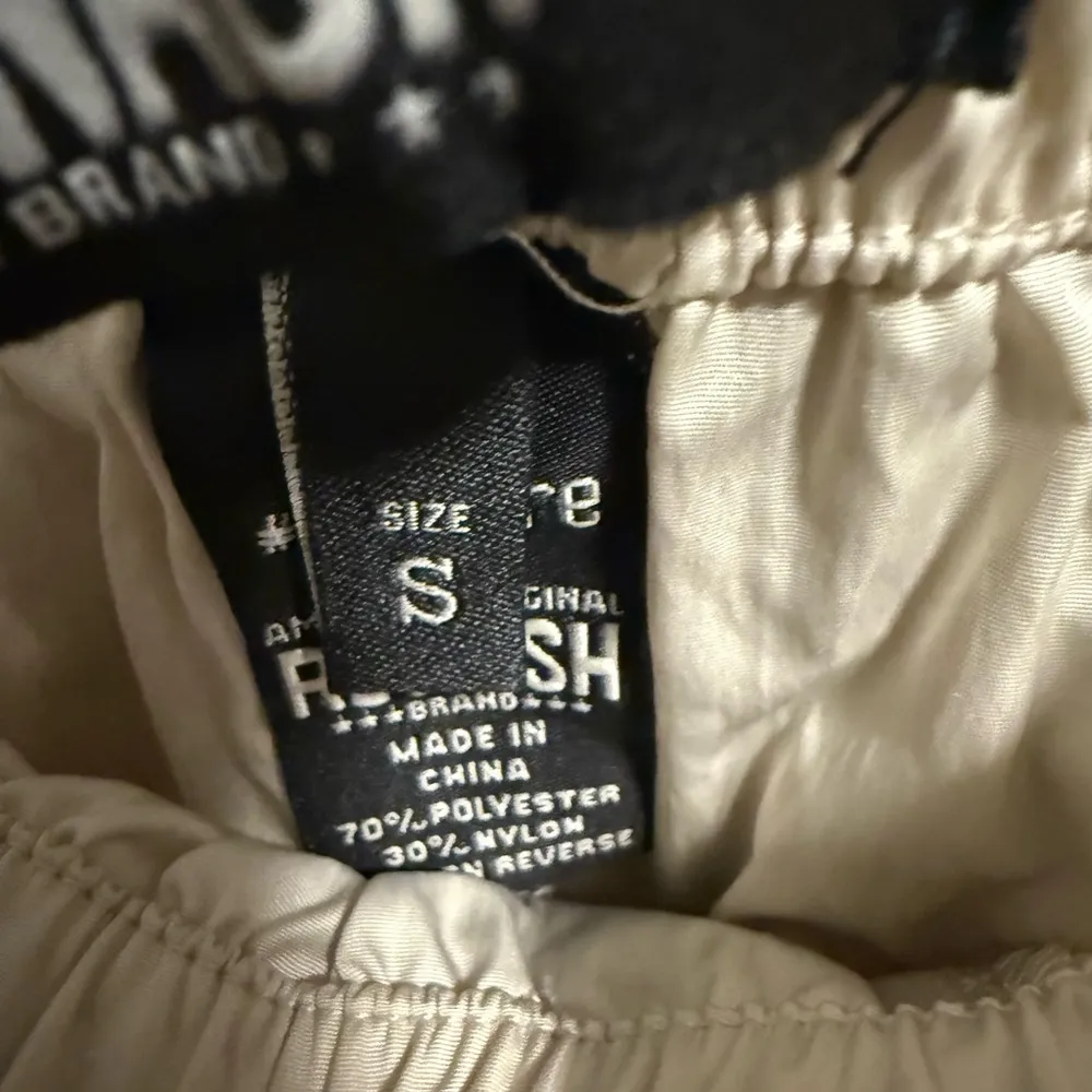 Rewash Women's Cream Cargo Pants - Image 4