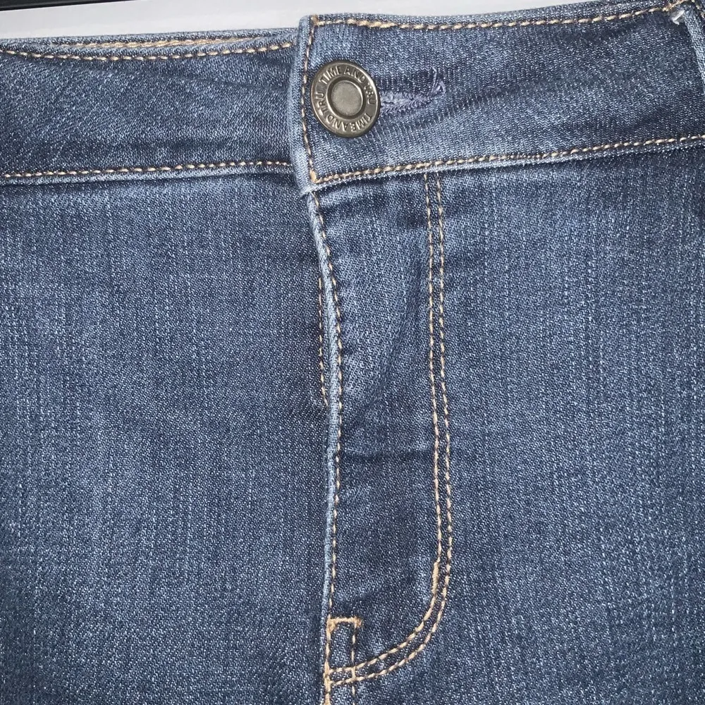 Time & Tru Mid-Rise 9” Cuffed Denim Medium Washed Blue Jeans Women’s Plus Sz 16 - Image 2