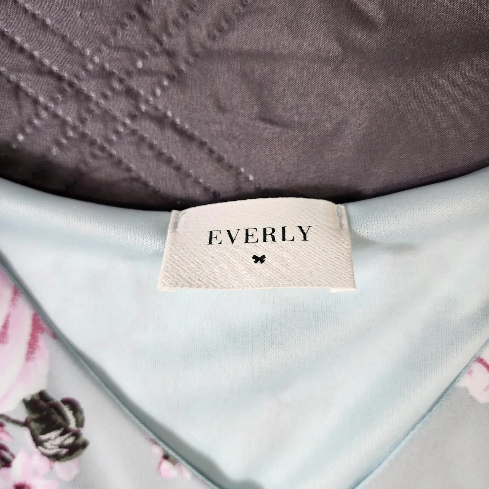 Everly Light Blue Floral Long Sleeve Sheath Dress V-Neck Sz Small Chic Coquette - Image 3