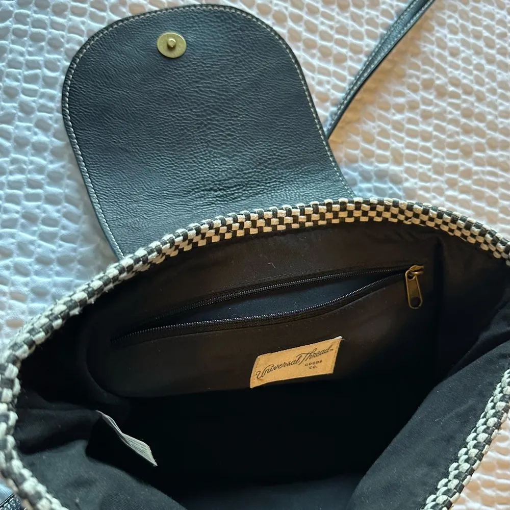 Cute Universal Thread Cross Body Purse - Image 4