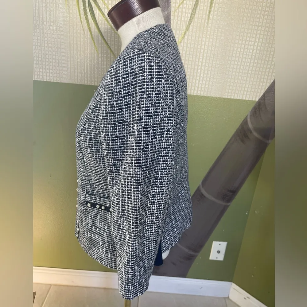 White House Black Market Navy and White Tweed Faux Pearl Jacket Size 12 - Image 7