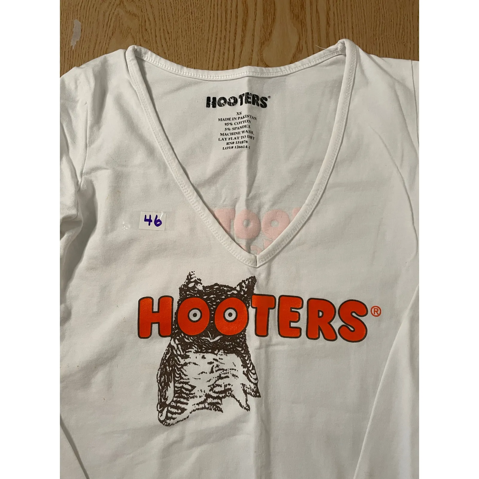 B16-46 Women’s Hooters Vintage Uniform Long Sleeve T Shirt Size Xs - Image 2