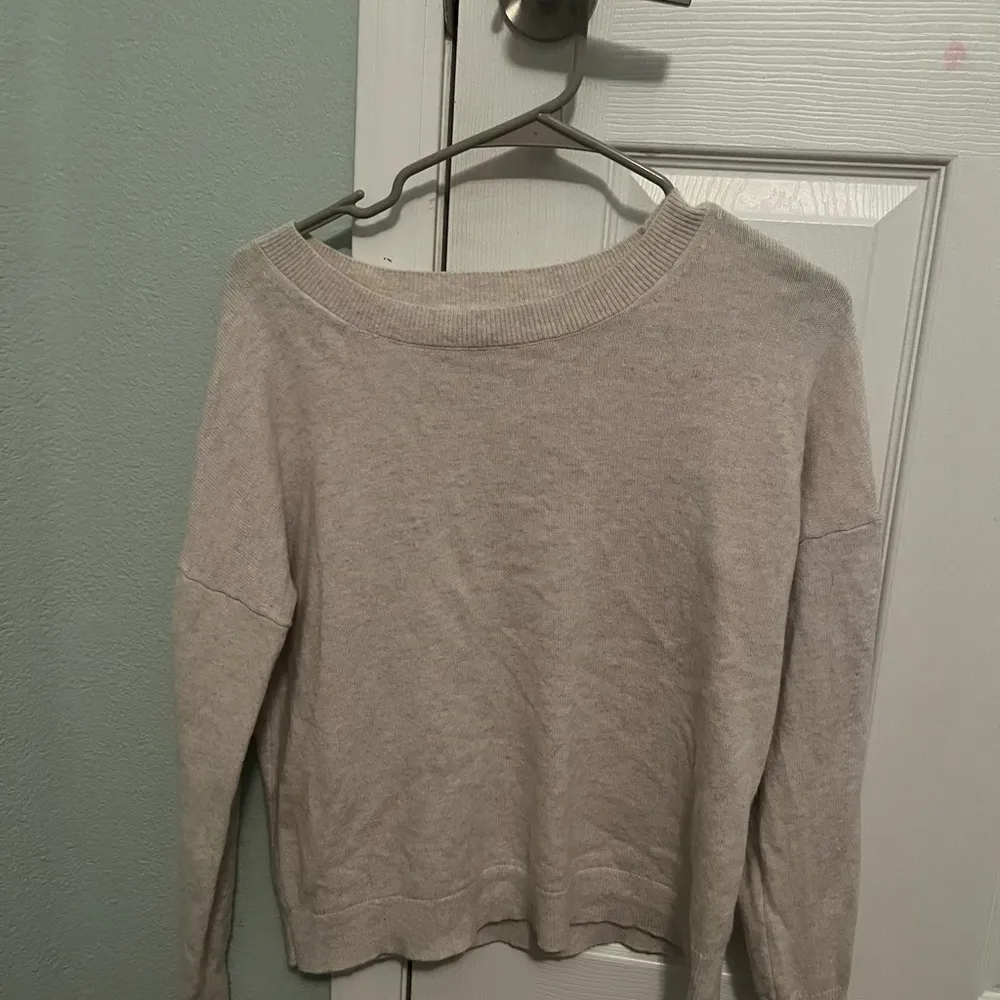 banana republic cream/ white sweater - Image 3