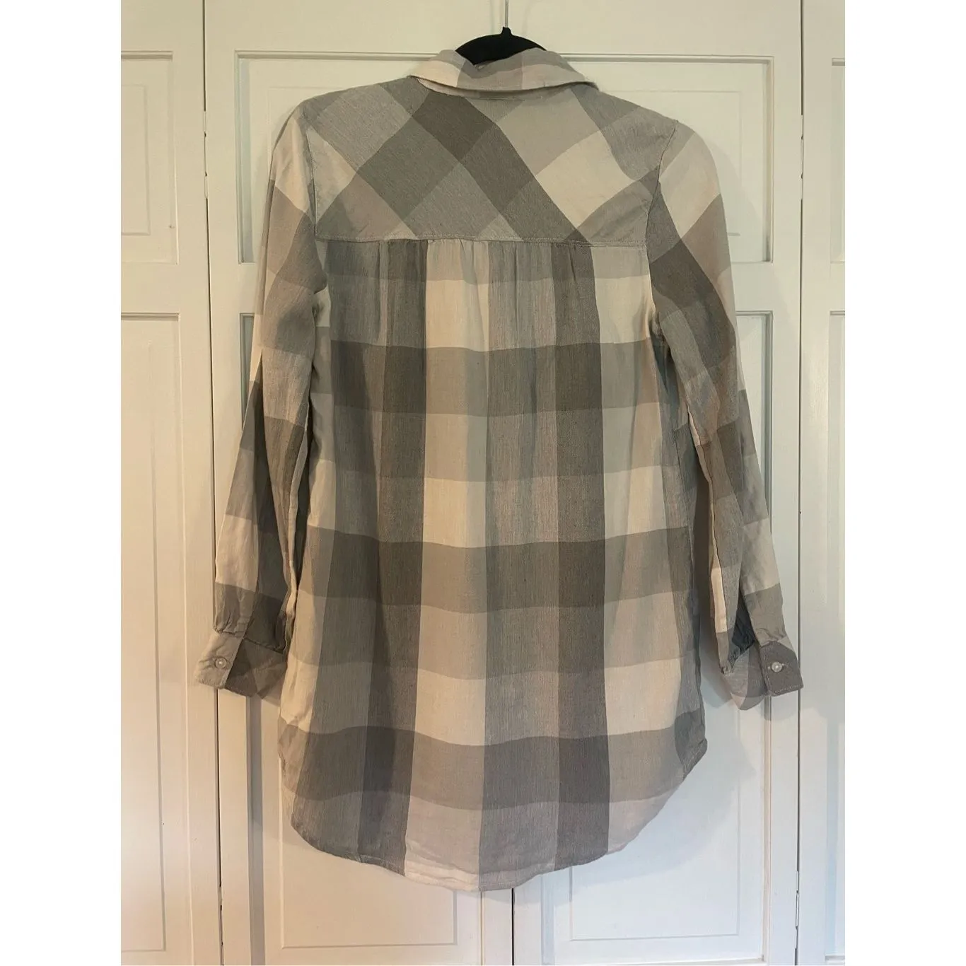 Aerie grey plaid ruffled button down size xs - Image 7