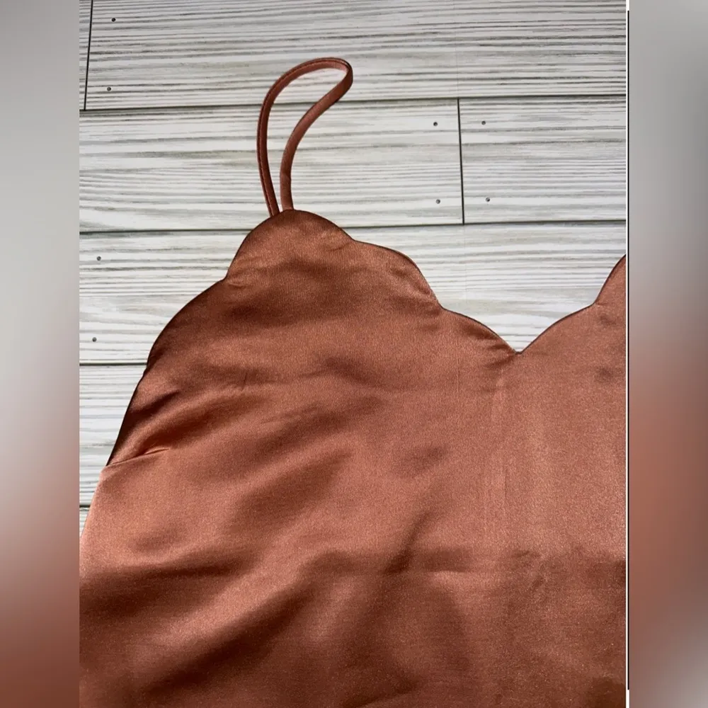 Monteau Satin Like Los Angeles Scalloped Womens Tank Top Size Medium - Image 2