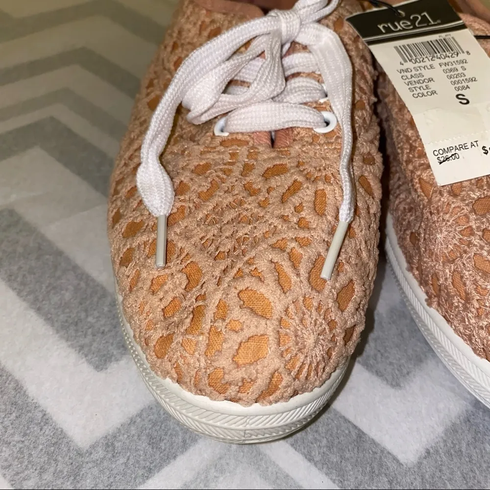 Rue21 Lace Canvas tennis shoes beige size small 6/7 - Image 4