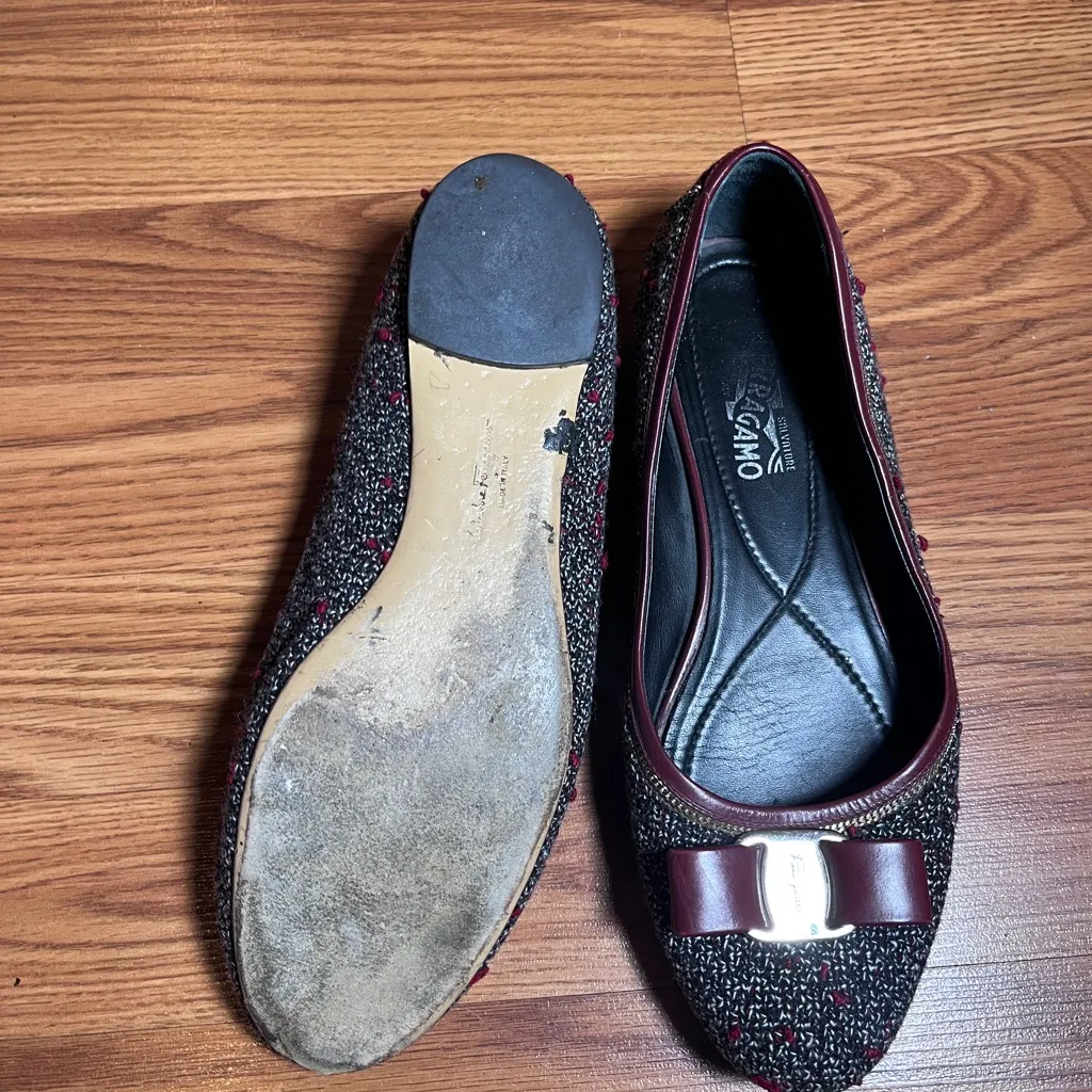 Salvatore Ferragamo Women's Black and Burgundy Tweed Flats - Image 3