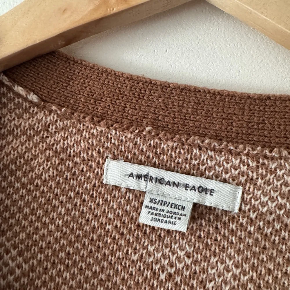 American Eagle Women's Brown and Pink Floral Sweater Cardigan - Image 3