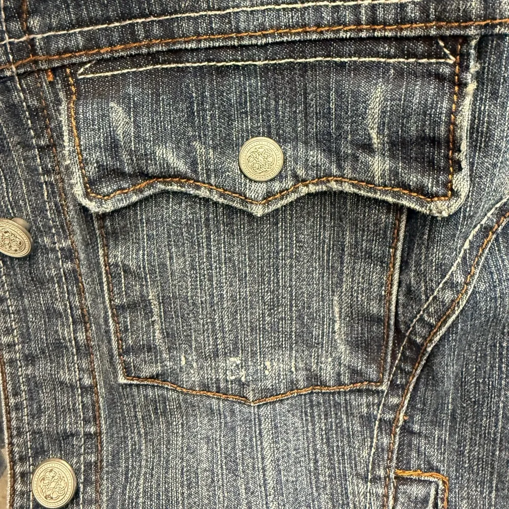 Jessica Howard Petite Distressed Bomber Denim Jean Jacket with Two Pockets - Image 3