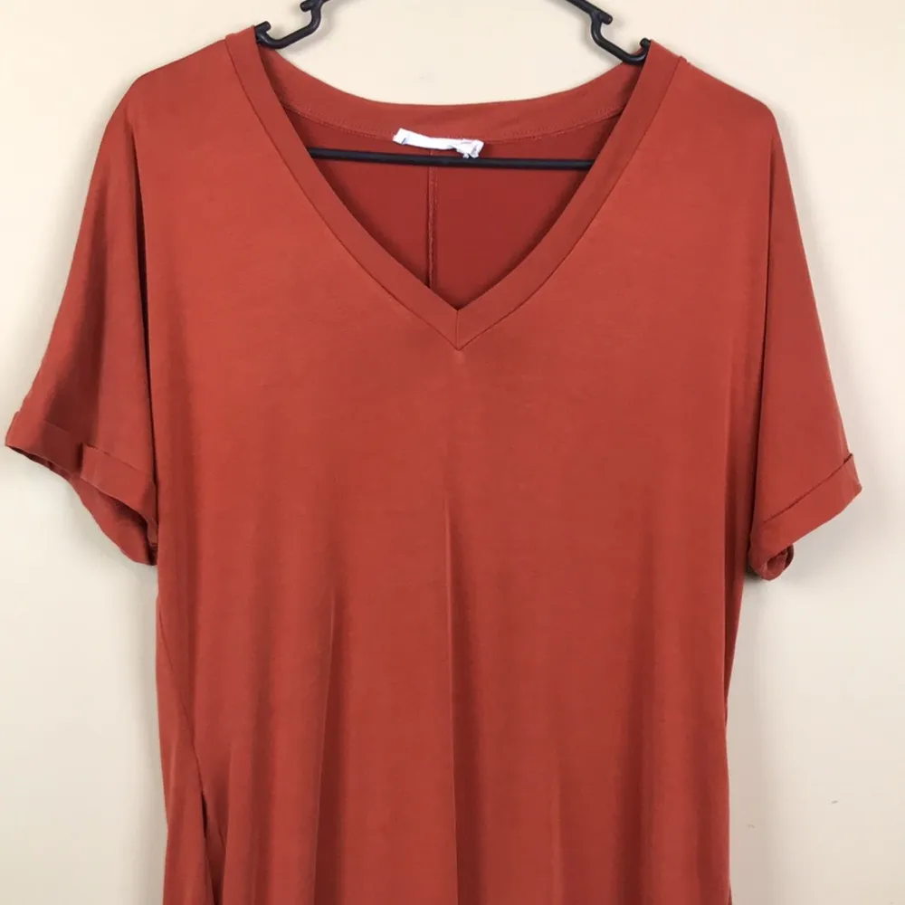 Lush Women’s Oversized Burnt Orange Long Hi-Low Hem V-Neck Shirt Dress - Image 2