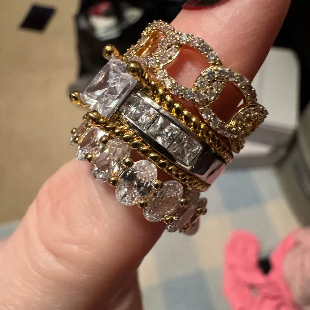 3 Elegant Women's Rings size 6 Gold - Image 2